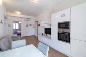 ALTIDO Warm and Inviting flat with balcony
